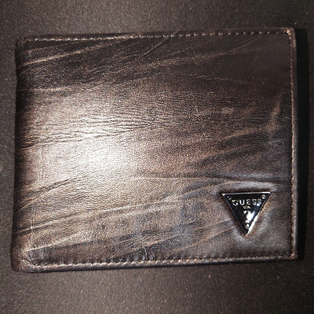 NEW Guess bifold wallet